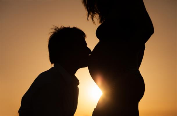 老人说小孩长牙早命苦，那婴儿长牙太快有哪些危害？